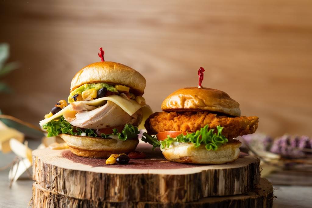 Chick N Max | restaurant | 352 S West St, Wichita, KS 67213, USA | 3168311286 OR +1 316-831-1286