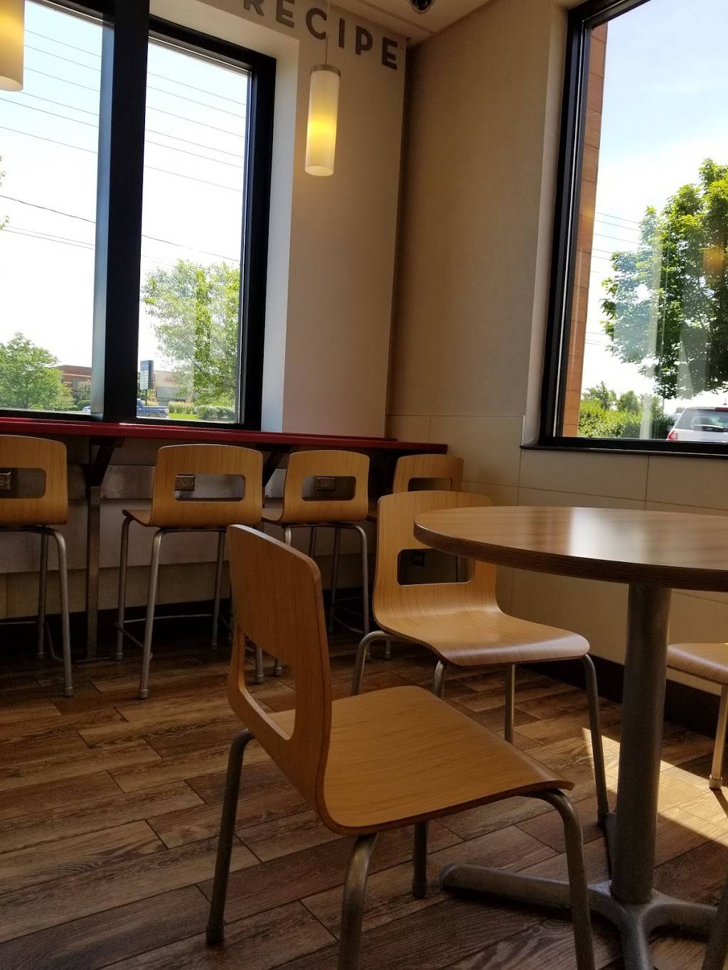 Wendys | restaurant | 2280 Randall Rd, Carpentersville, IL 60110, USA | 8475519694 OR +1 847-551-9694