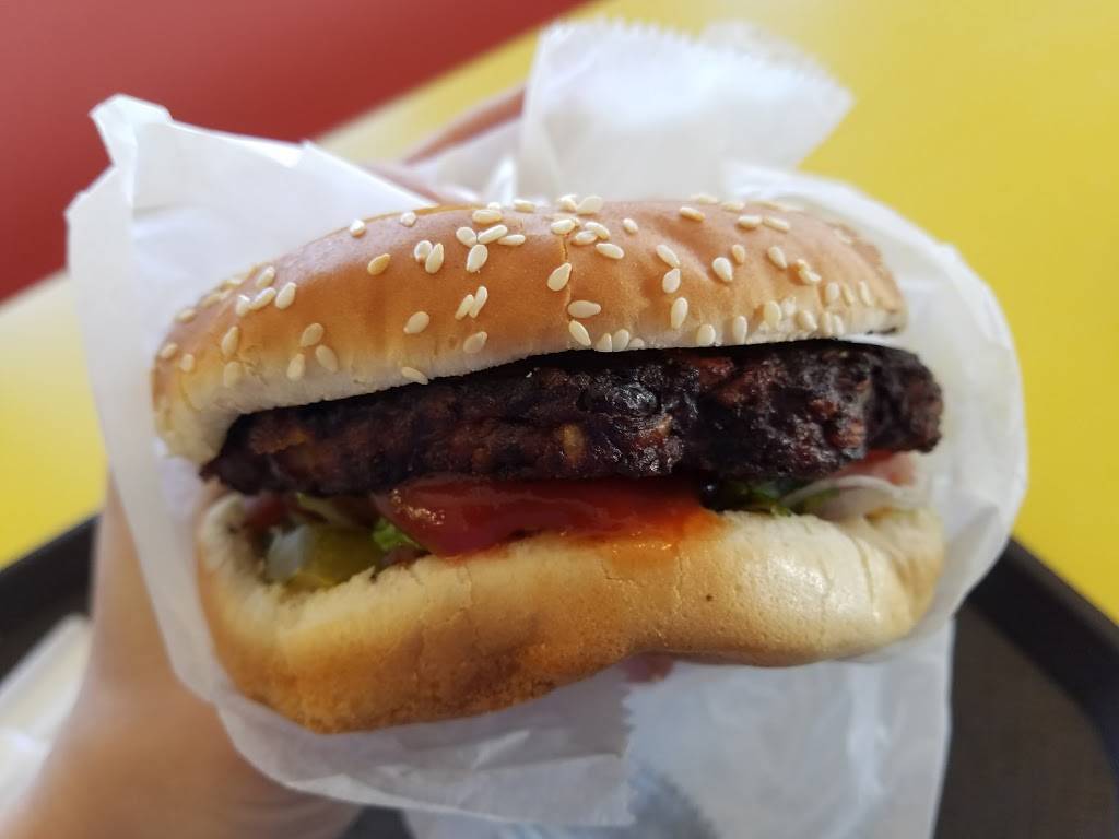 Johns Drive-In | restaurant | 677 Montauk Hwy, Montauk, NY 11954, USA | 6316685515 OR +1 631-668-5515