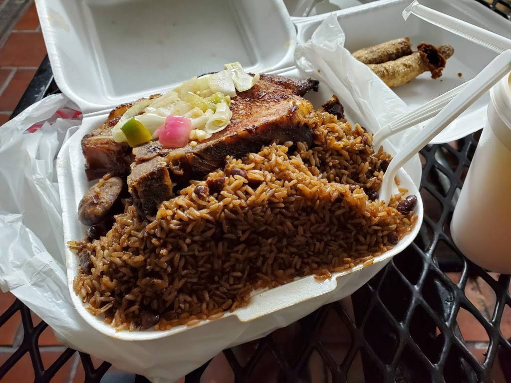 El Castillo de las Frutas | restaurant | 4290 E 4th Ave, Hialeah, FL 33013, USA | 3054596789 OR +1 305-459-6789