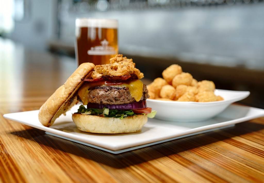 Growler USA - Centennial | restaurant | 11405 E Briarwood Ave #100, Centennial, CO 80112, USA | 3036490726 OR +1 303-649-0726