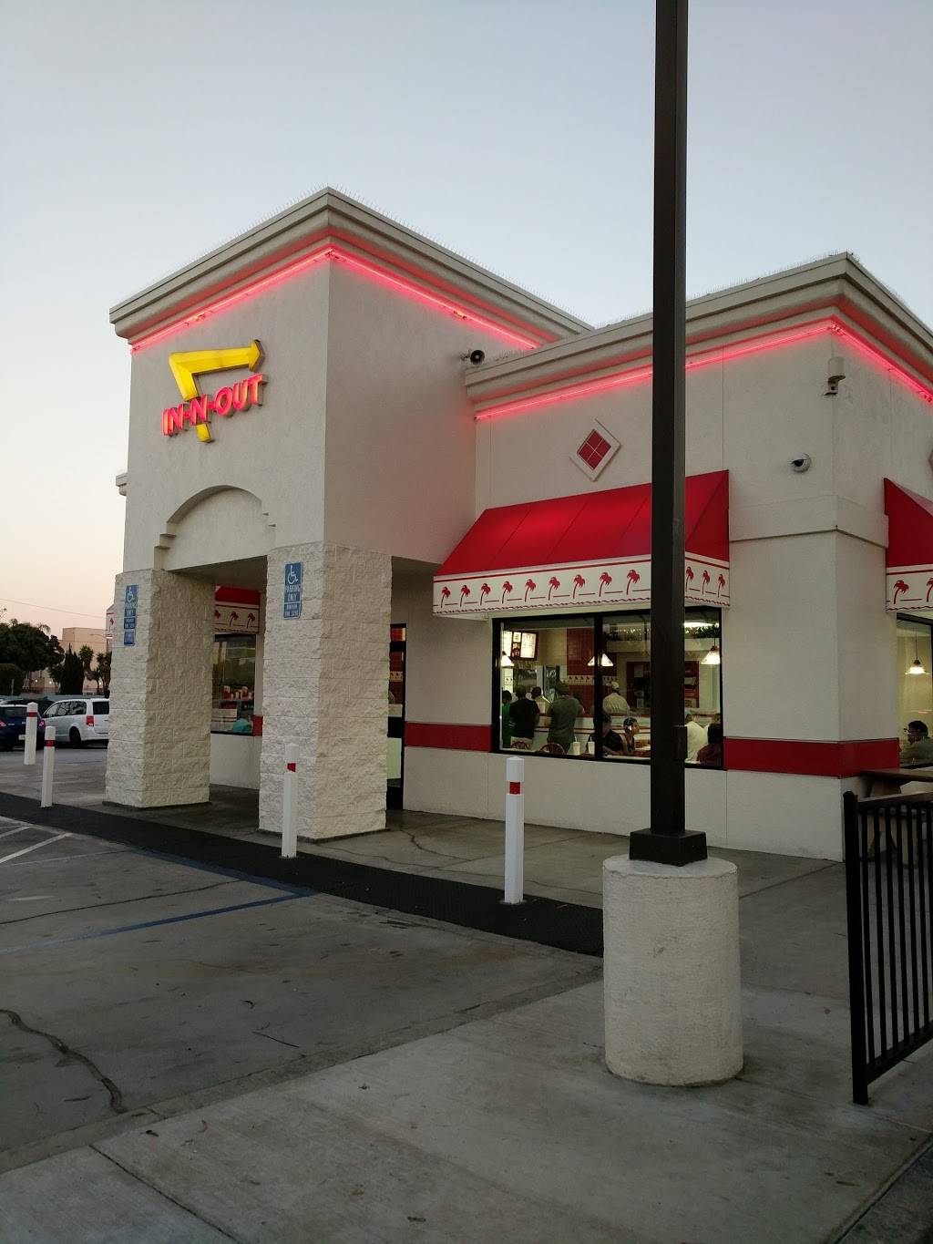 In-N-Out Burger | restaurant | 3801 Inglewood Ave, Redondo Beach, CA 90278, USA | 8007861000 OR +1 800-786-1000