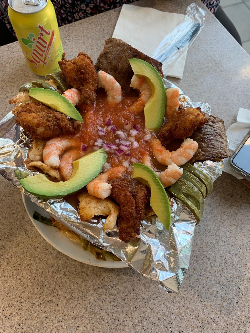 MARISCOS PHOENIKERA | restaurant | 7611 W Thomas Rd, Phoenix, AZ 85033, USA | 6237156809 OR +1 623-715-6809