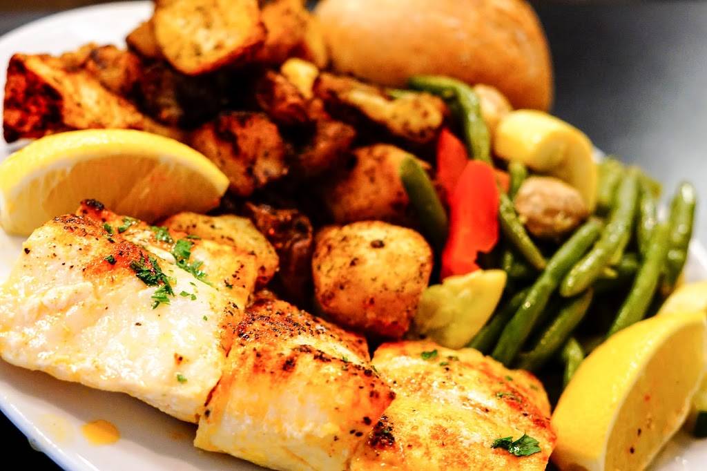 Avenue Bar & Grill | restaurant | 611 W Wisconsin Ave, Milwaukee, WI 53203, USA | 4142717327 OR +1 414-271-7327