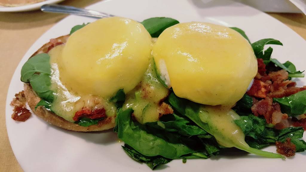 The Farmhouse | restaurant | 430 W Washington Ave, Zeeland, MI 49464, USA | 6167729330 OR +1 616-772-9330