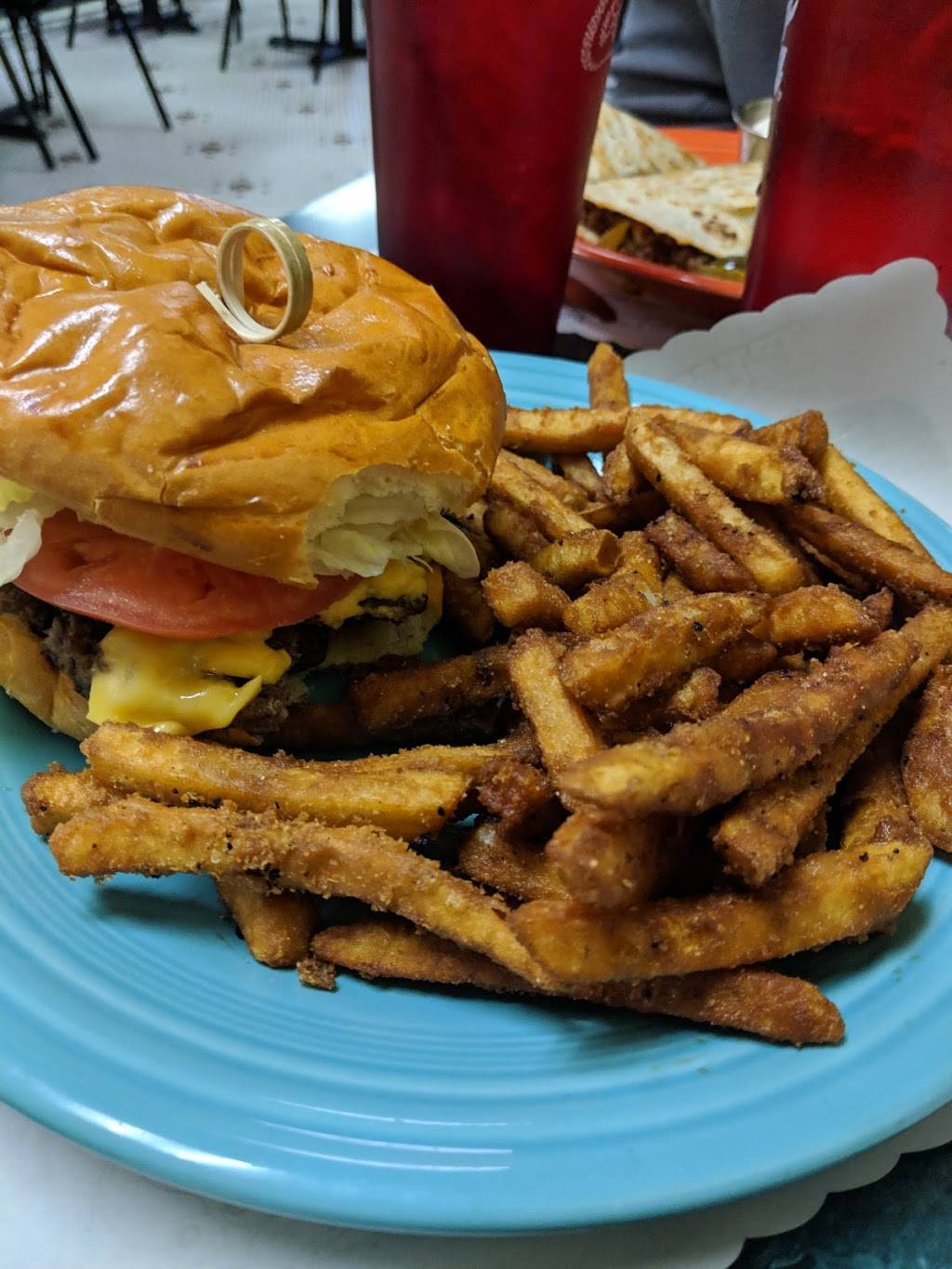 J & Js Family Restaurant & Catering | restaurant | 300 Shiloh St, Pittsburgh, PA 15211, USA | 4123811822 OR +1 412-381-1822