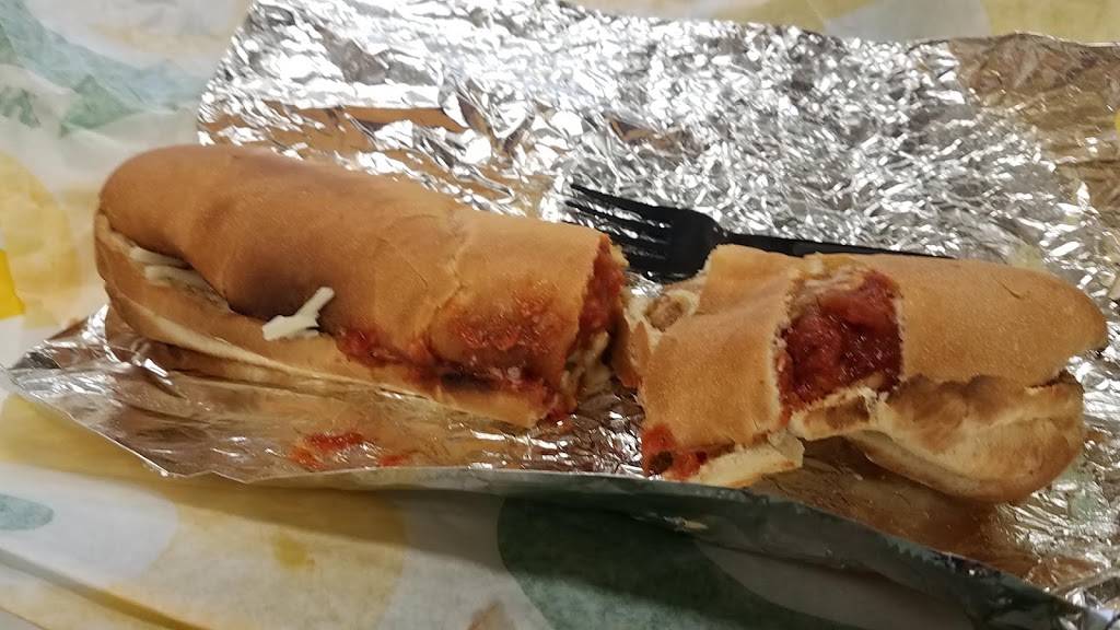 Subway | restaurant | 900 S Pleasantview Dr, Tuscola, IL 61953, USA | 2172535050 OR +1 217-253-5050