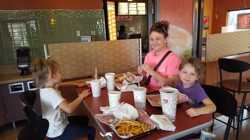 Jack in the Box | restaurant | 680 N 11th St, Beaumont, TX 77702, USA | 4098326900 OR +1 409-832-6900