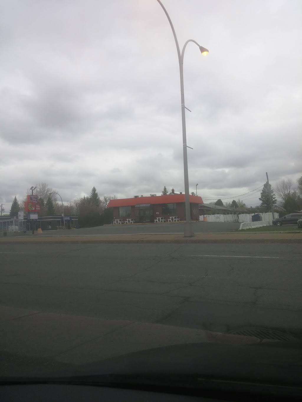 Restaurant Guy La Patate | restaurant | 5616 Grande Allée, Saint-Hubert, QC J3Y 1A8, Canada | 4506763363 OR +1 450-676-3363