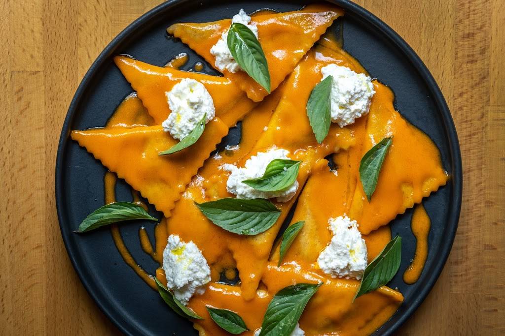 The White Bull | restaurant | 123 E Court Square, Decatur, GA 30030, USA | 4046005649 OR +1 404-600-5649