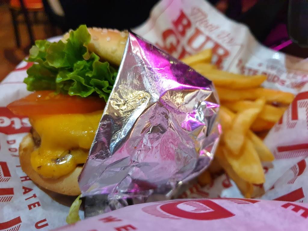 Red Robin Gourmet Burgers and Brews | restaurant | 400 S Baldwin Ave #2365, Arcadia, CA 91007, USA | 6262949218 OR +1 626-294-9218