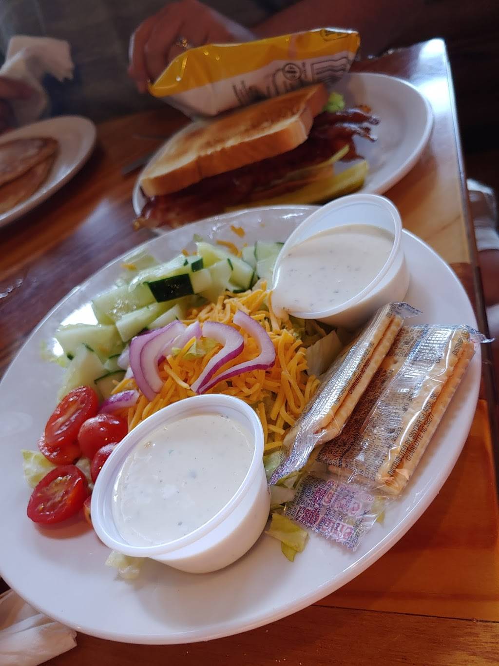 Golden Girls Restaurant | restaurant | 2211 N Charles G Seivers Blvd, Clinton, TN 37716, USA | 8654573302 OR +1 865-457-3302