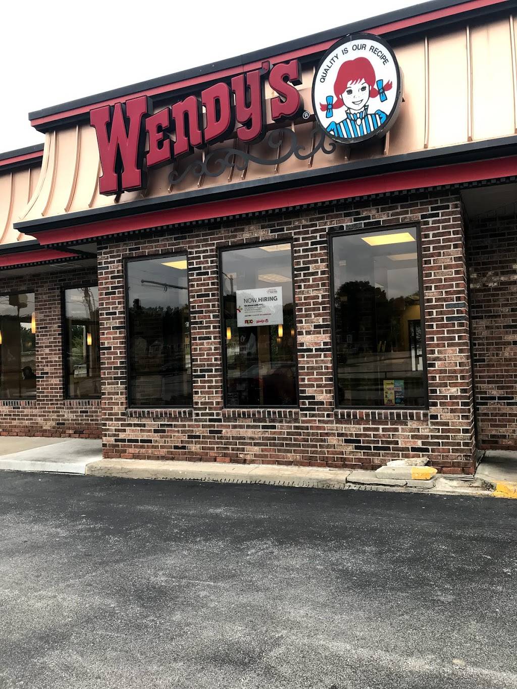 Wendys | restaurant | 5900 Roeland Dr, Mission, KS 66205, USA | 9133842582 OR +1 913-384-2582
