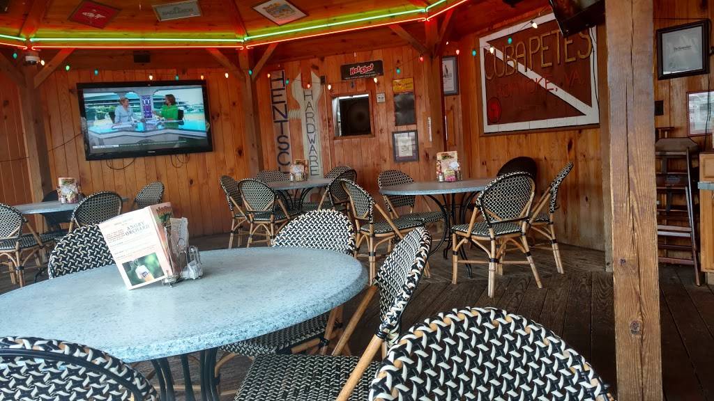 Macados | meal takeaway | 200 E 3rd St, Farmville, VA 23901, USA | 4343928077 OR +1 434-392-8077