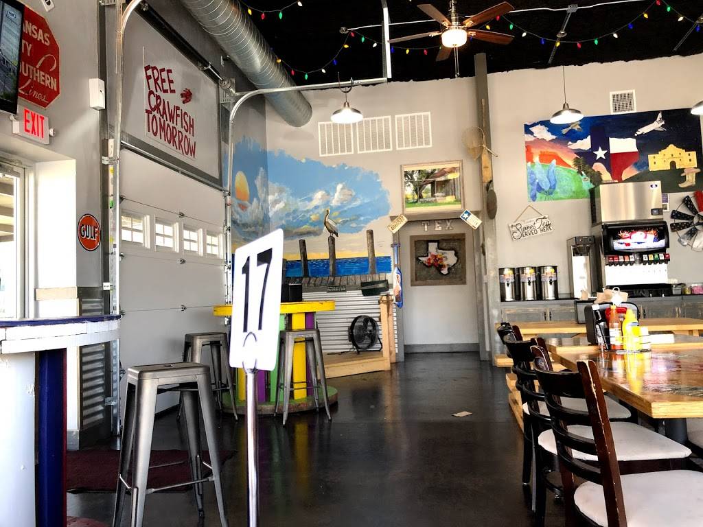 CajunTex Hallsville | restaurant | 201 Renaissance Dr, Hallsville, TX 75650, USA | 9036686160 OR +1 903-668-6160