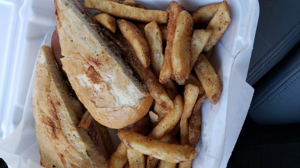 Pour Girls | restaurant | 17 E Queens Way, Hampton, VA 23669, USA | 7572245829 OR +1 757-224-5829