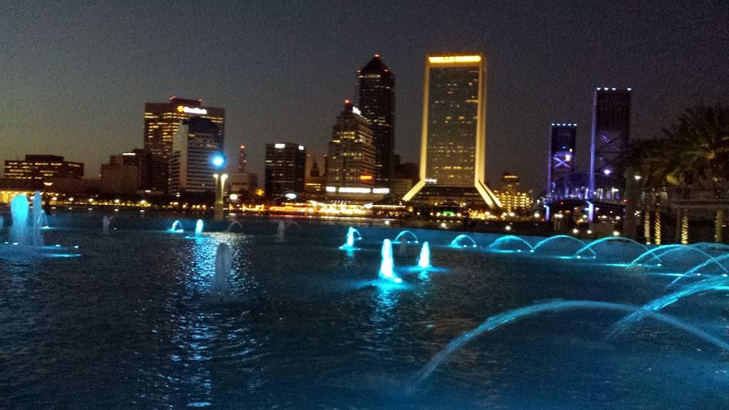 Jacksonville Landing | shopping mall | 2 W Independent Dr, Jacksonville, FL 32202, USA | 9043531188 OR +1 904-353-1188
