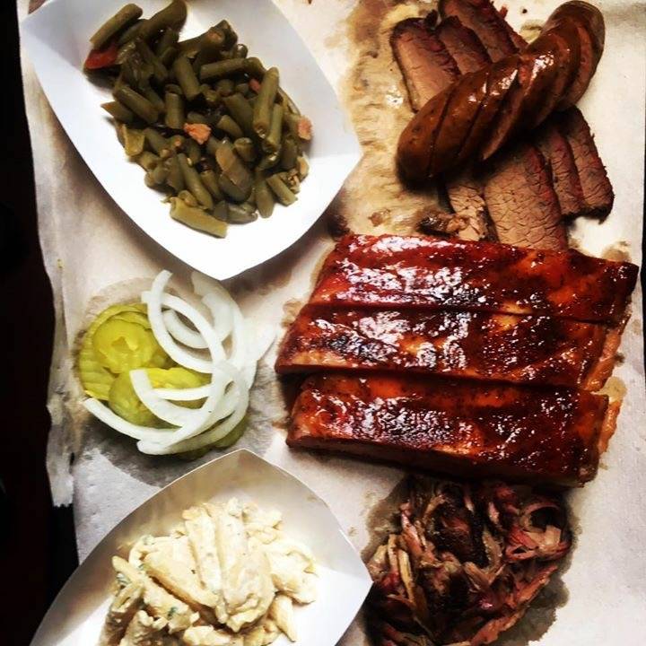 Rusty Bucket BBQ | restaurant | 600 Cupples Rd, San Antonio, TX 78237, USA | 2104336663 OR +1 210-433-6663