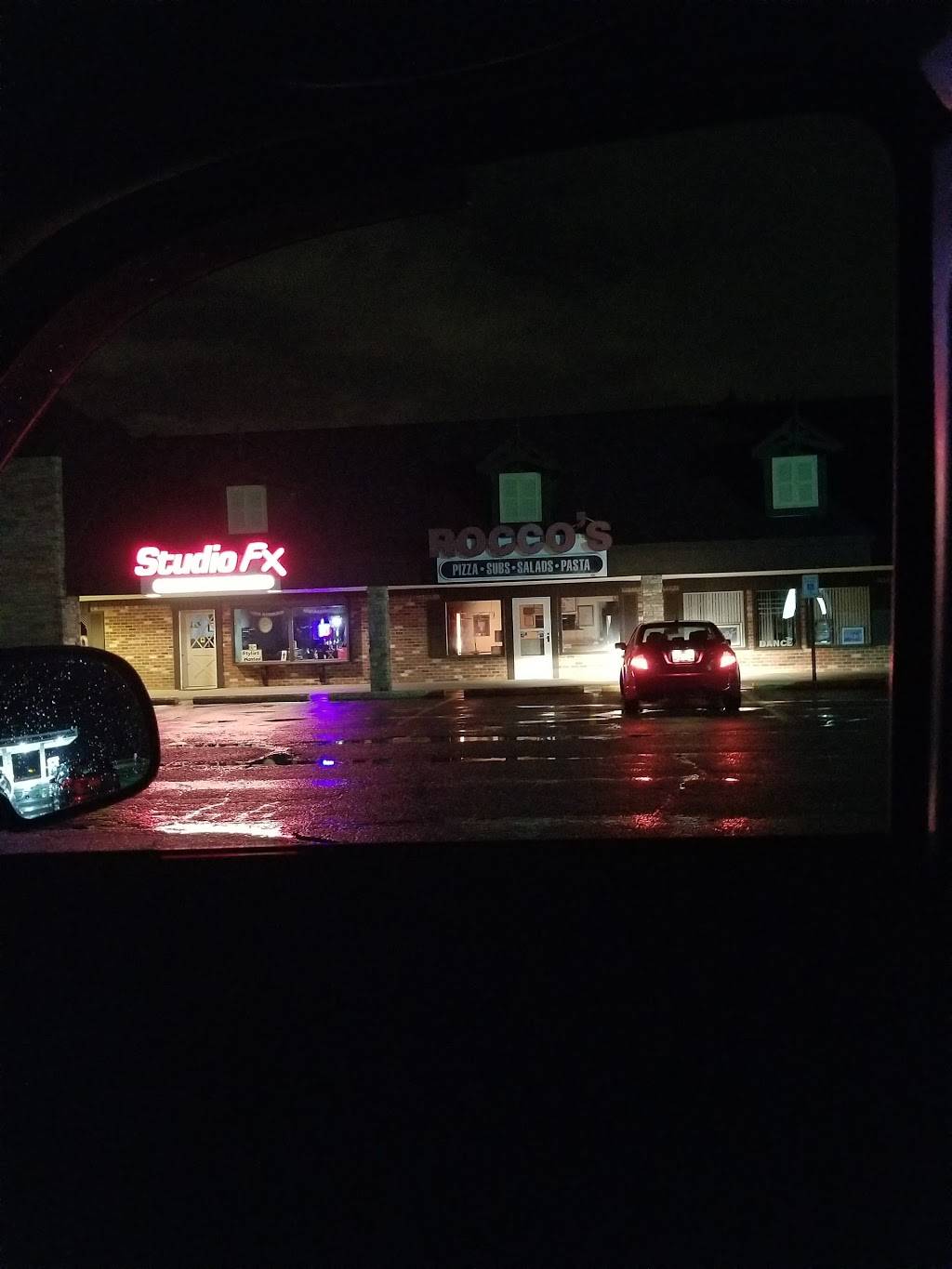 Roccos | restaurant | 4501 Hill Rd, Grand Blanc, MI 48439, USA | 8106950611 OR +1 810-695-0611