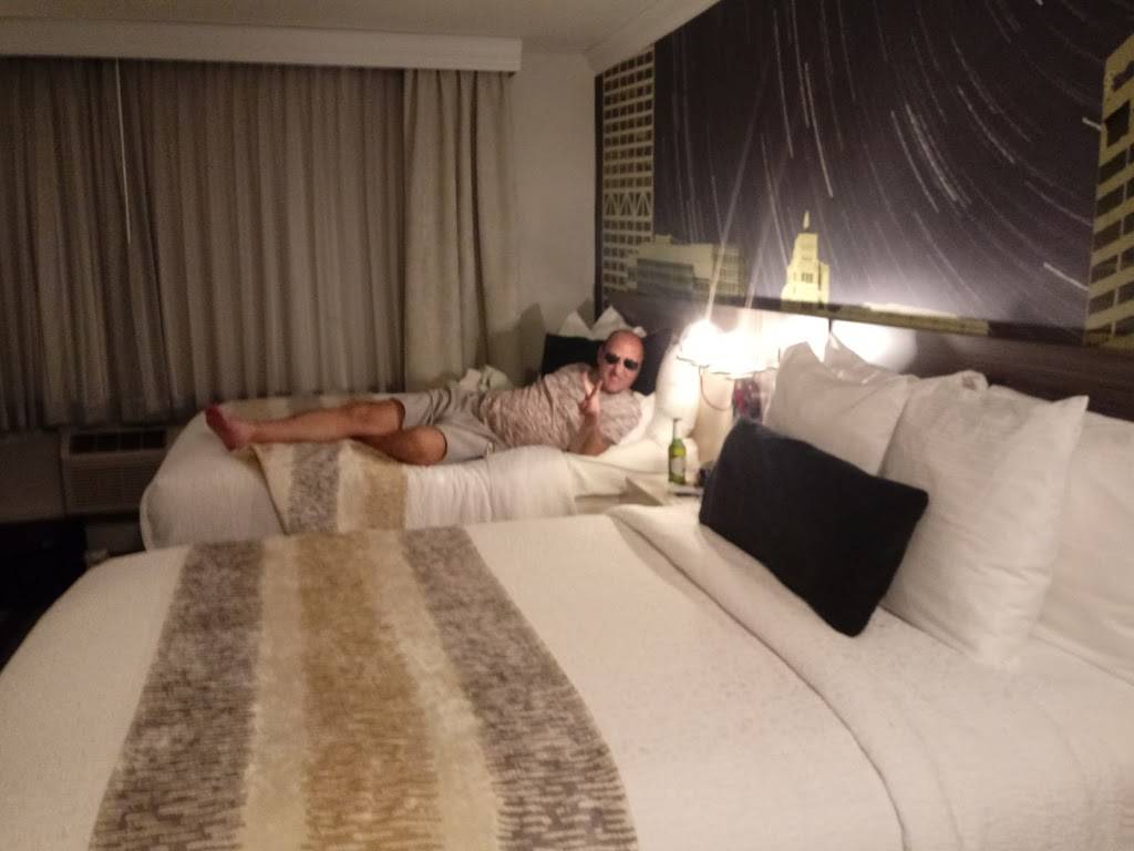 National Pizza Pub and Grille | restaurant | 5501 W National Ave, West Milwaukee, WI 53214, USA | 4146714224 OR +1 414-671-4224