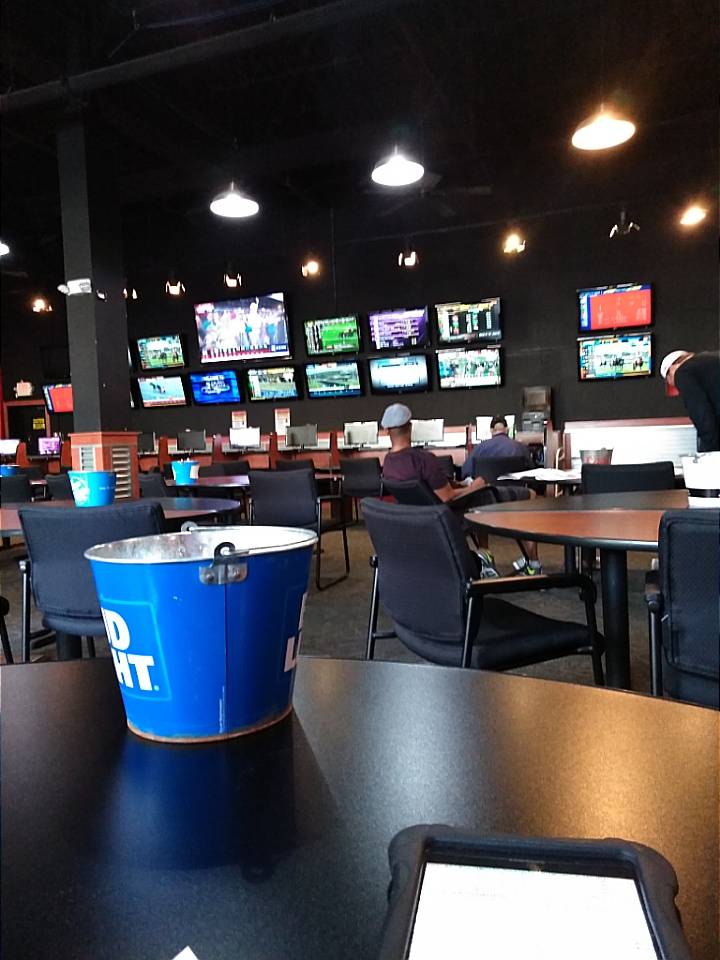 Club Hawthorne Glendale Heights | restaurant | 2240 Bloomingdale Rd, Glendale Heights, IL 60139, USA | 6303071286 OR +1 630-307-1286