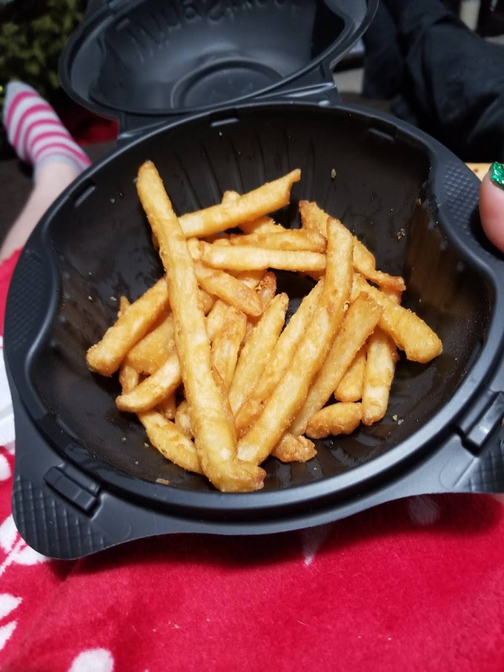 Pizza Hut | restaurant | 4401 W Elm St, McHenry, IL 60050, USA | 8153441520 OR +1 815-344-1520