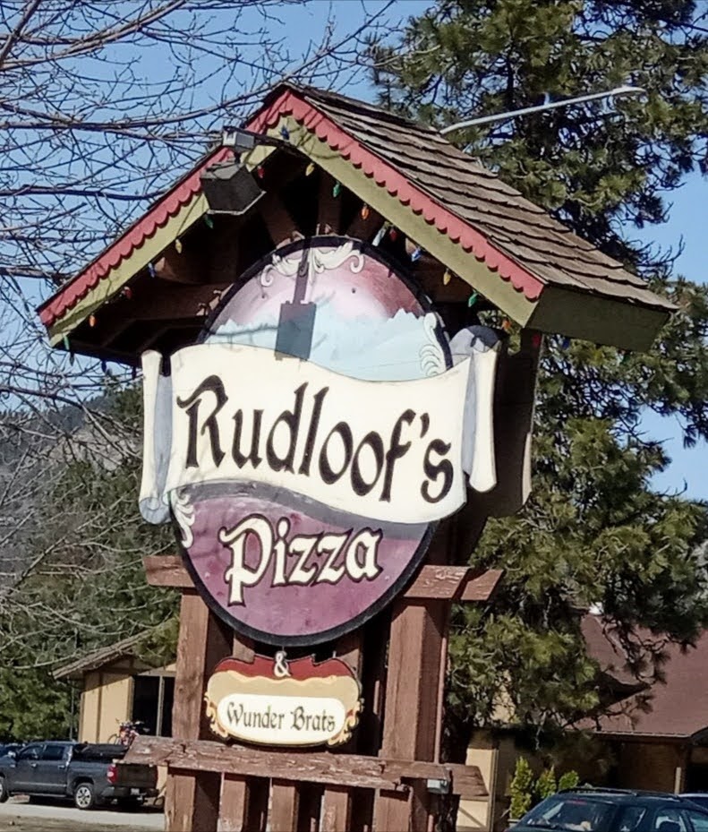 Rudloofs Pizza Und Brats | restaurant | 265 US-2, Leavenworth, WA 98826, USA | 5095481505 OR +1 509-548-1505