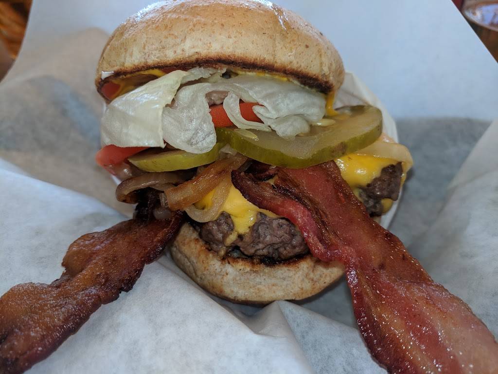 Tylers Burgers | restaurant | 6603, 149 S Indian Canyon Dr, Palm Springs, CA 92262, USA | 7603252990 OR +1 760-325-2990