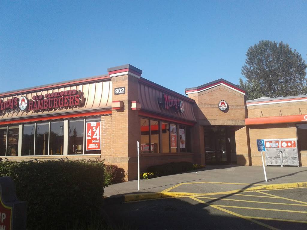 Wendys | restaurant | 902 Outlet Collection Way, Auburn, WA 98002, USA | 2533339832 OR +1 253-333-9832
