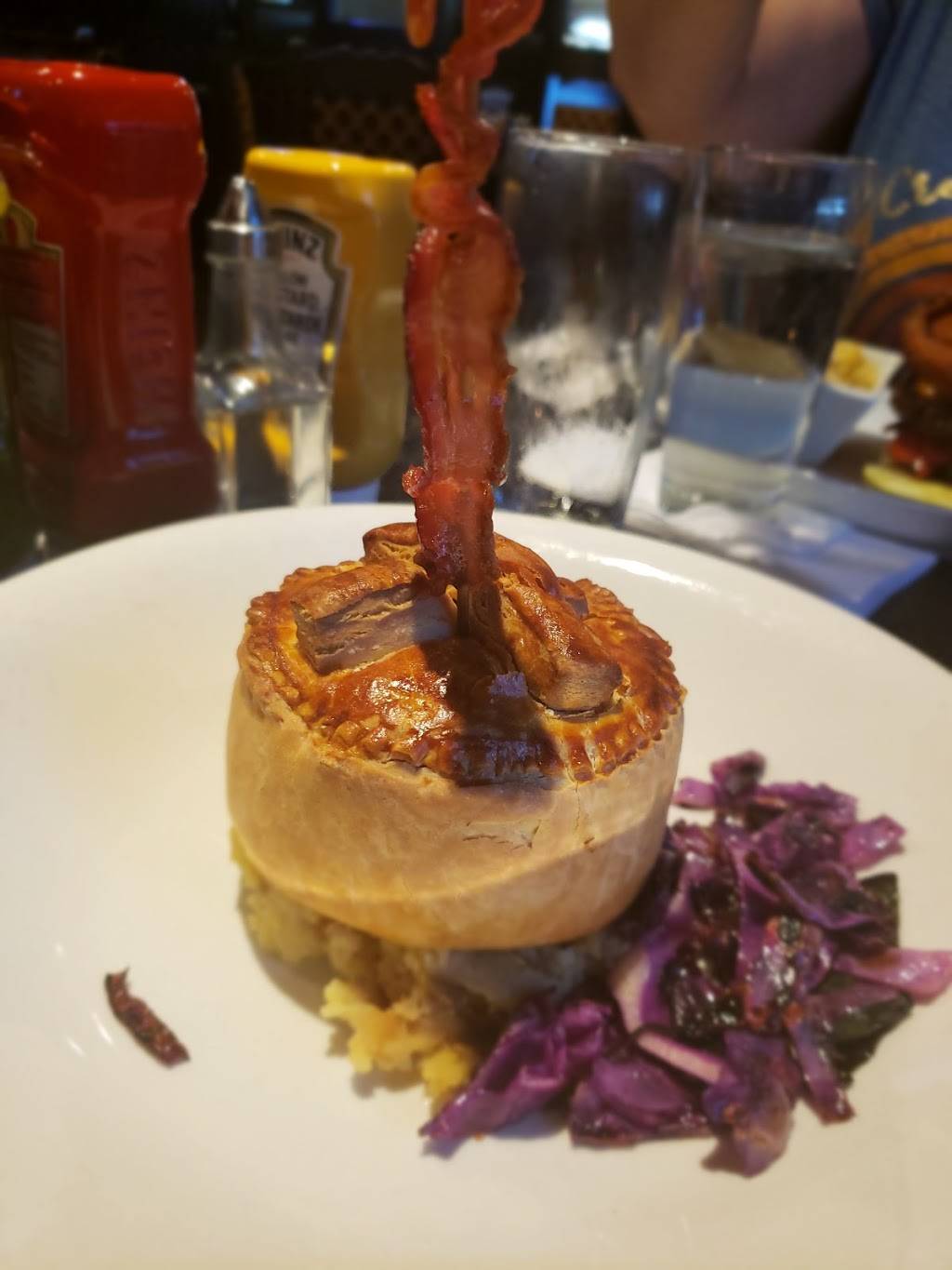 Fionn MacCools | restaurant | 75 4th Ave, Orangeville, ON L9W 1G7, Canada | 5199403083 OR +1 519-940-3083