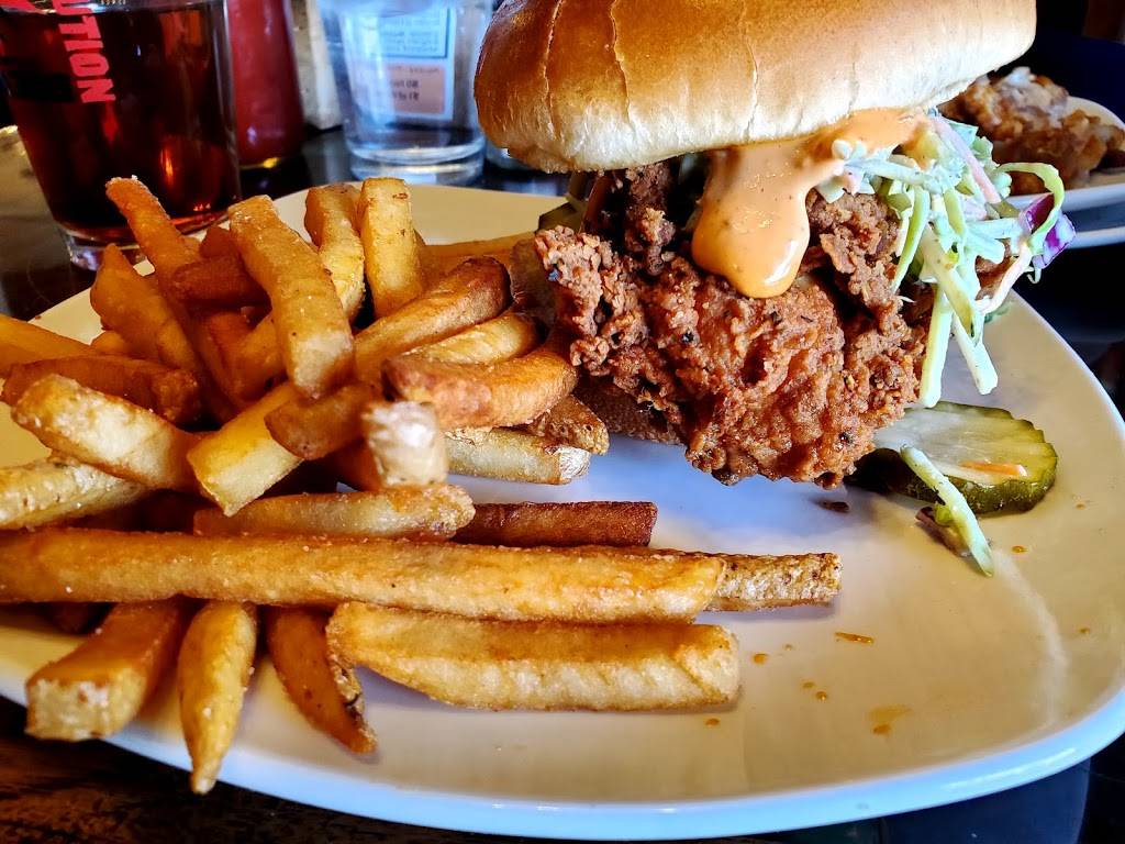 Hot Head Fried Chicken | restaurant | 2671 S Kinnickinnic Ave, Milwaukee, WI 53207, USA | 4148080481 OR +1 414-808-0481