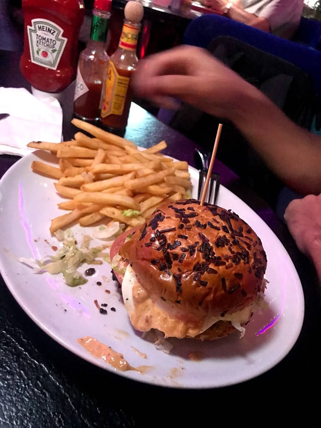 Peppermill Restaurant and Lounge | night club | 17455 SW Farmington Rd, Beaverton, OR 97007, USA | 5036425193 OR +1 503-642-5193