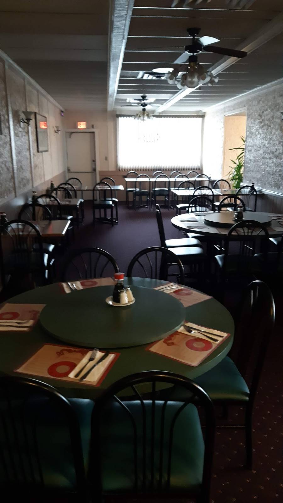 Lis Restaurant | restaurant | 3710 Tecumseh Rd E, Windsor, ON N8W 1H9, Canada | 5199486121 OR +1 519-948-6121