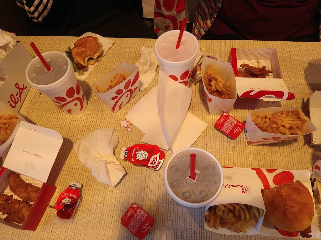 Chick-fil-A | restaurant | 20101 Ventura Blvd, Woodland Hills, CA 91364, USA | 8187033002 OR +1 818-703-3002