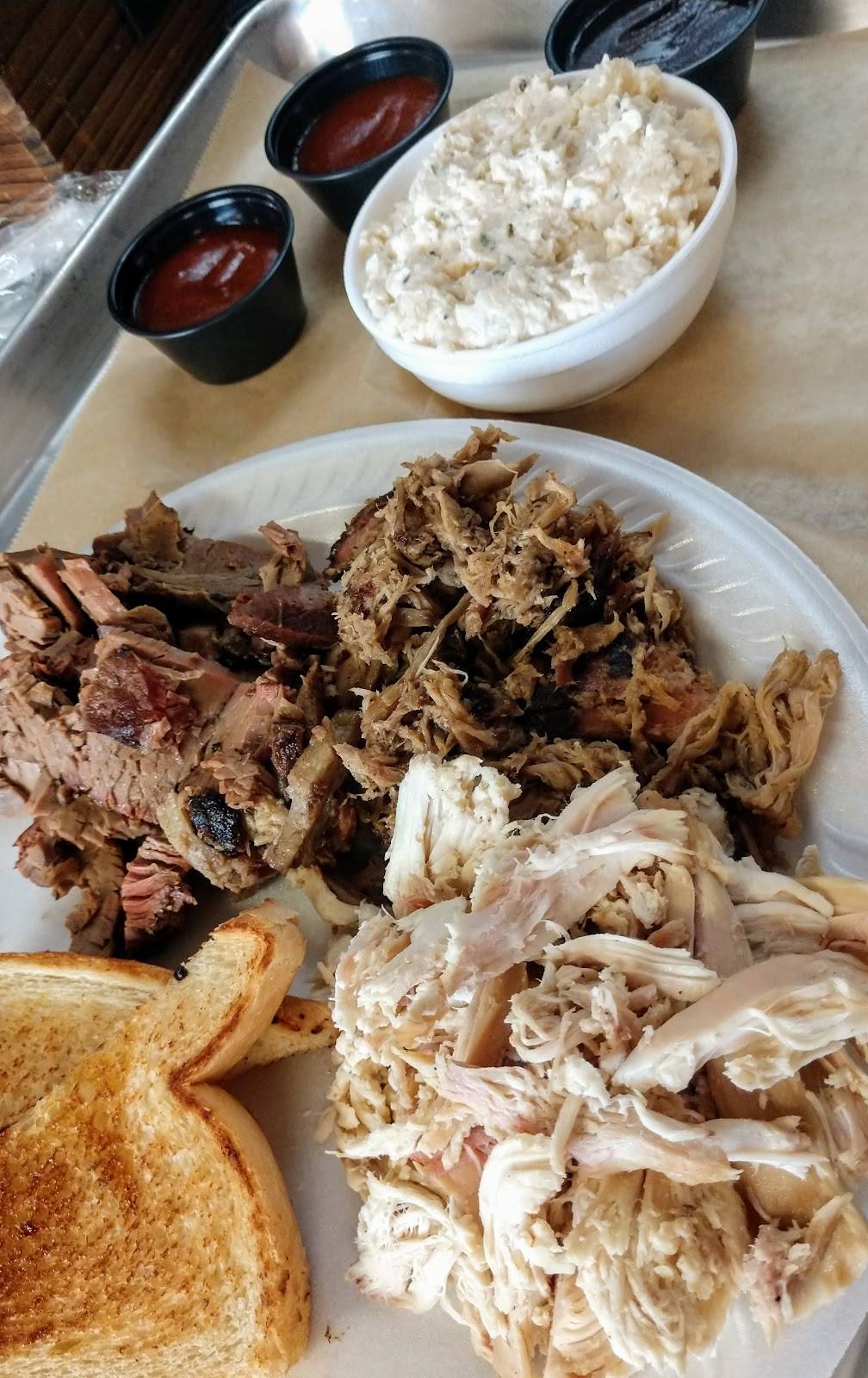 Vinnie & Sarahs Smokin BBQ Joint | restaurant | 490 1/2 State St., Madison, IN 47250, USA | 8122740315 OR +1 812-274-0315