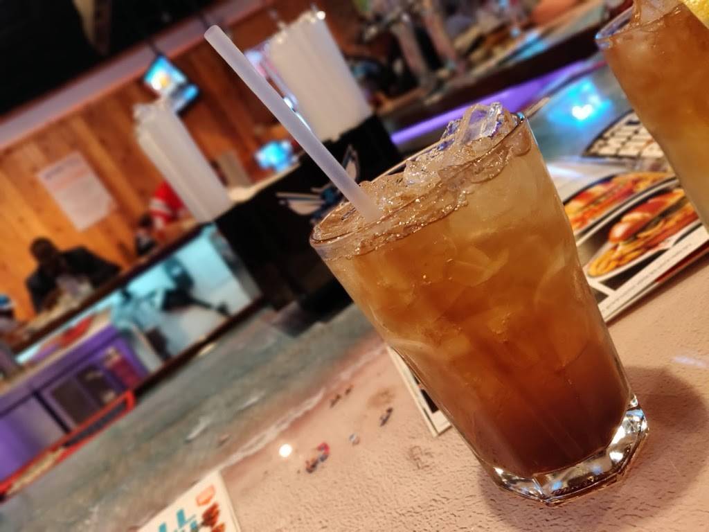 Hooters | restaurant | 123 W Trade Street, Charlotte, NC 28202, USA | 7043334566 OR +1 704-333-4566