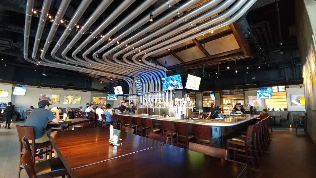 Yard House | restaurant | Burbank - Downtown Burbank, 100 E Palm Ave, Burbank, CA 91502, USA | 8188406700 OR +1 818-840-6700
