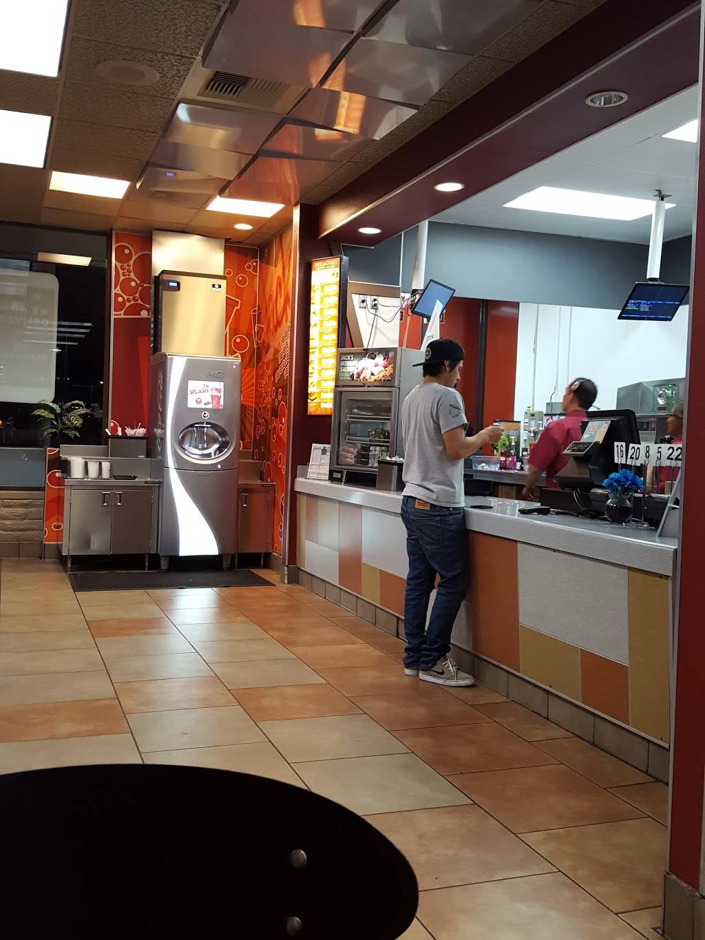 Jack in the Box | restaurant | 815 E Vista Way, Vista, CA 92084, USA | 7607582146 OR +1 760-758-2146