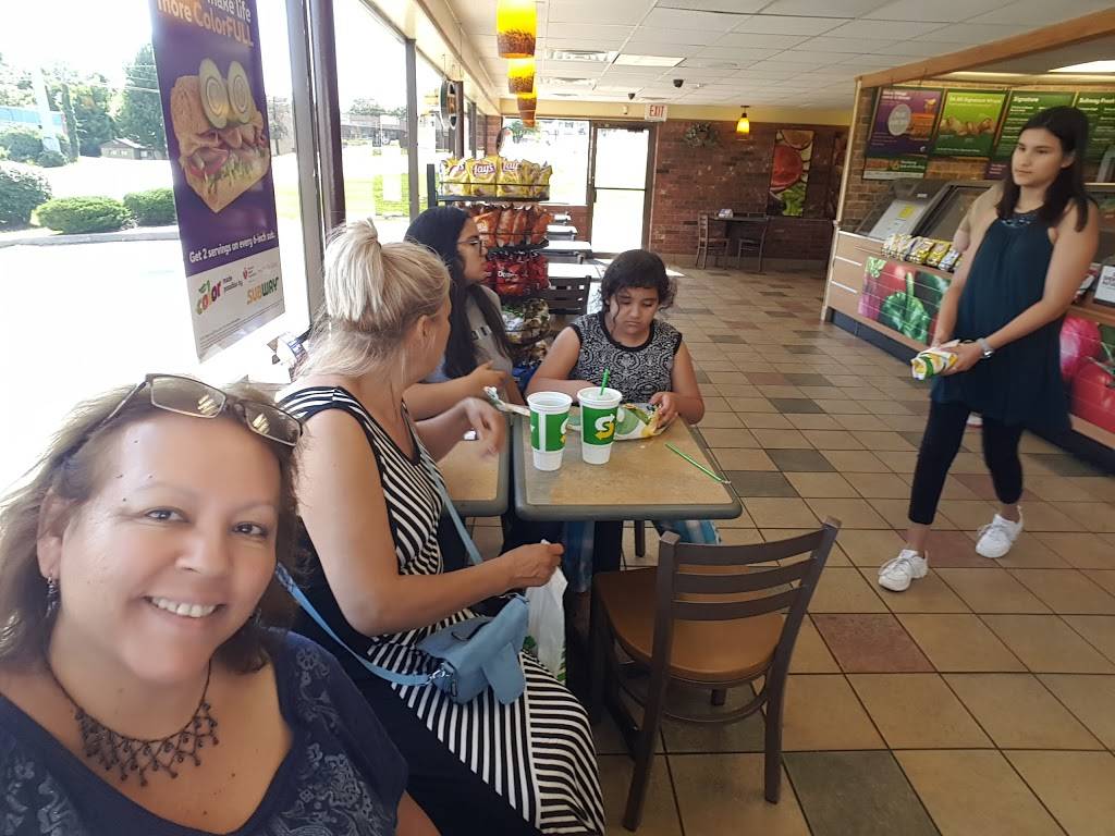 Subway | meal takeaway | 10910, I-40, Independence, MO 64055, USA | 8163538990 OR +1 816-353-8990