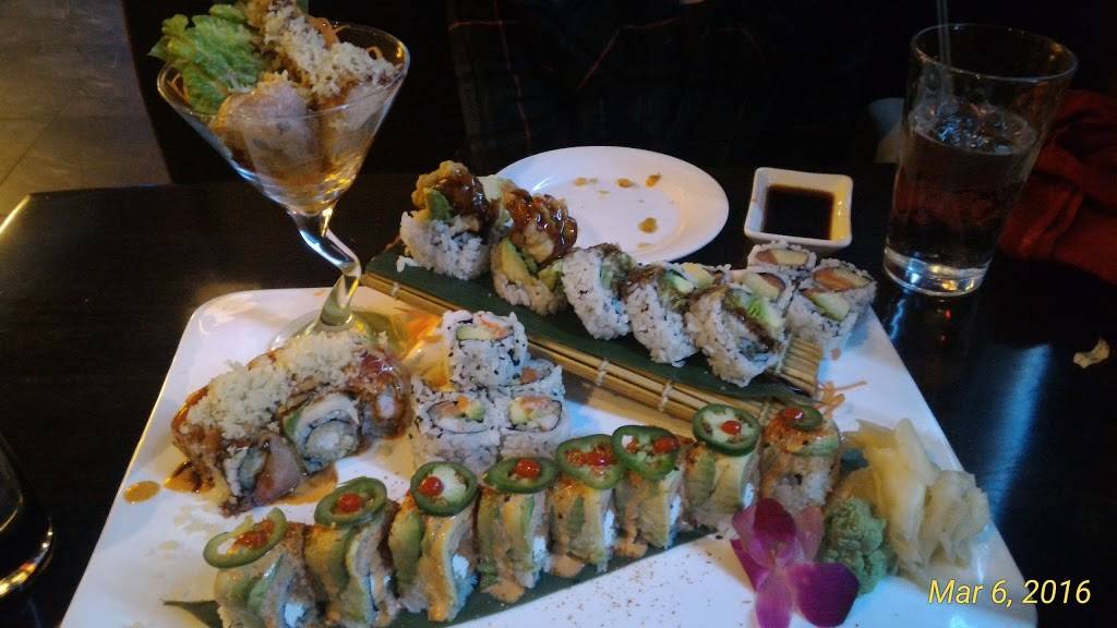 Cloud 9 | restaurant | 308 S Lake Ave, Duluth, MN 55802, USA | 2187869888 OR +1 218-786-9888