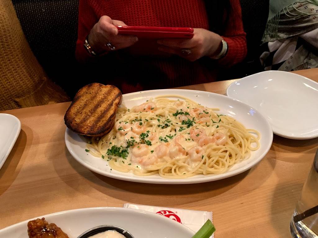 Boston Pizza | restaurant | 8 Salem Rd S, Ajax, ON L1S 7T7, Canada | 9056861908 OR +1 905-686-1908