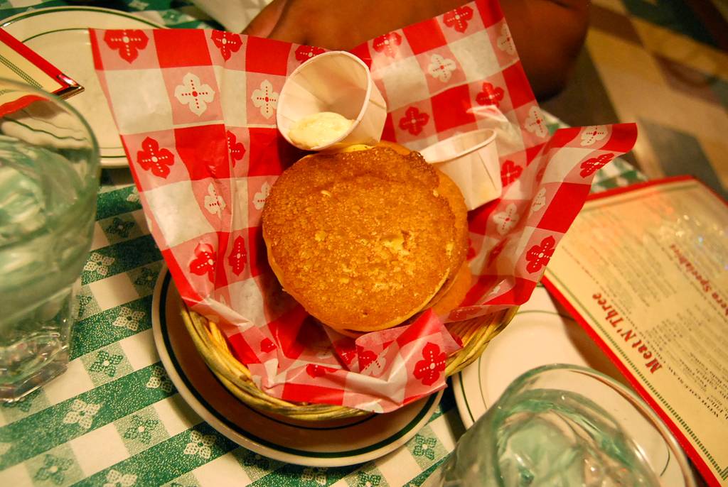 Dixie Kitchen & Bait Shop | restaurant | 825 Church St, Evanston, IL 60201, USA | 8477188174 OR +1 847-718-8174