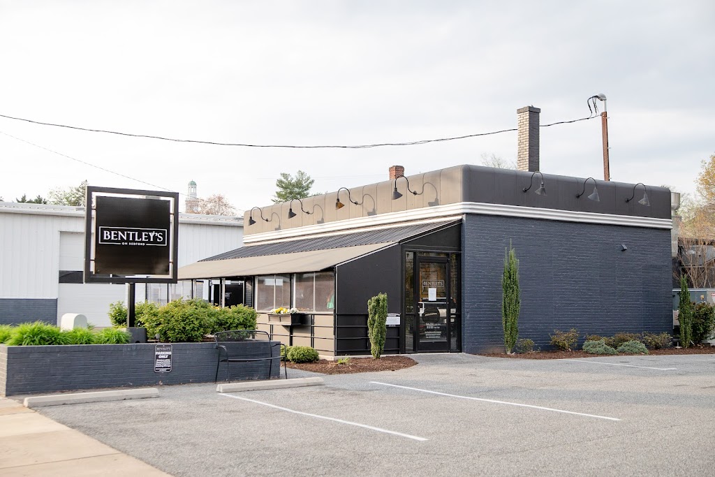 Bentley’s on Bedford | restaurant | 2302 Bedford Ave, Lynchburg, VA 24503, USA | 4344392807 OR +1 434-439-2807
