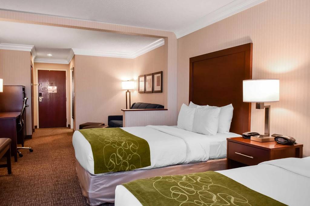 Comfort Suites Downtown Carlisle | restaurant | 10 S Hanover St, Carlisle, PA 17013, USA | 7179601000 OR +1 717-960-1000