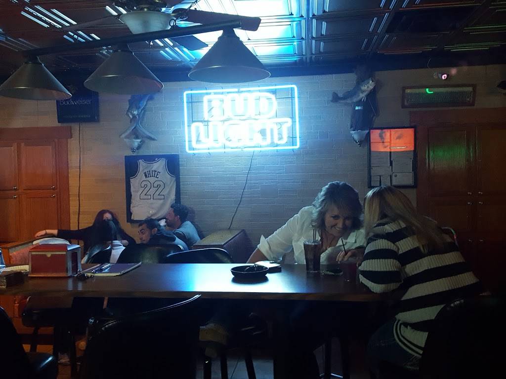 Pendletons Pub and Pizza King | restaurant | 101 N High St, West Lebanon, IN 47991, USA | 7658934444 OR +1 765-893-4444