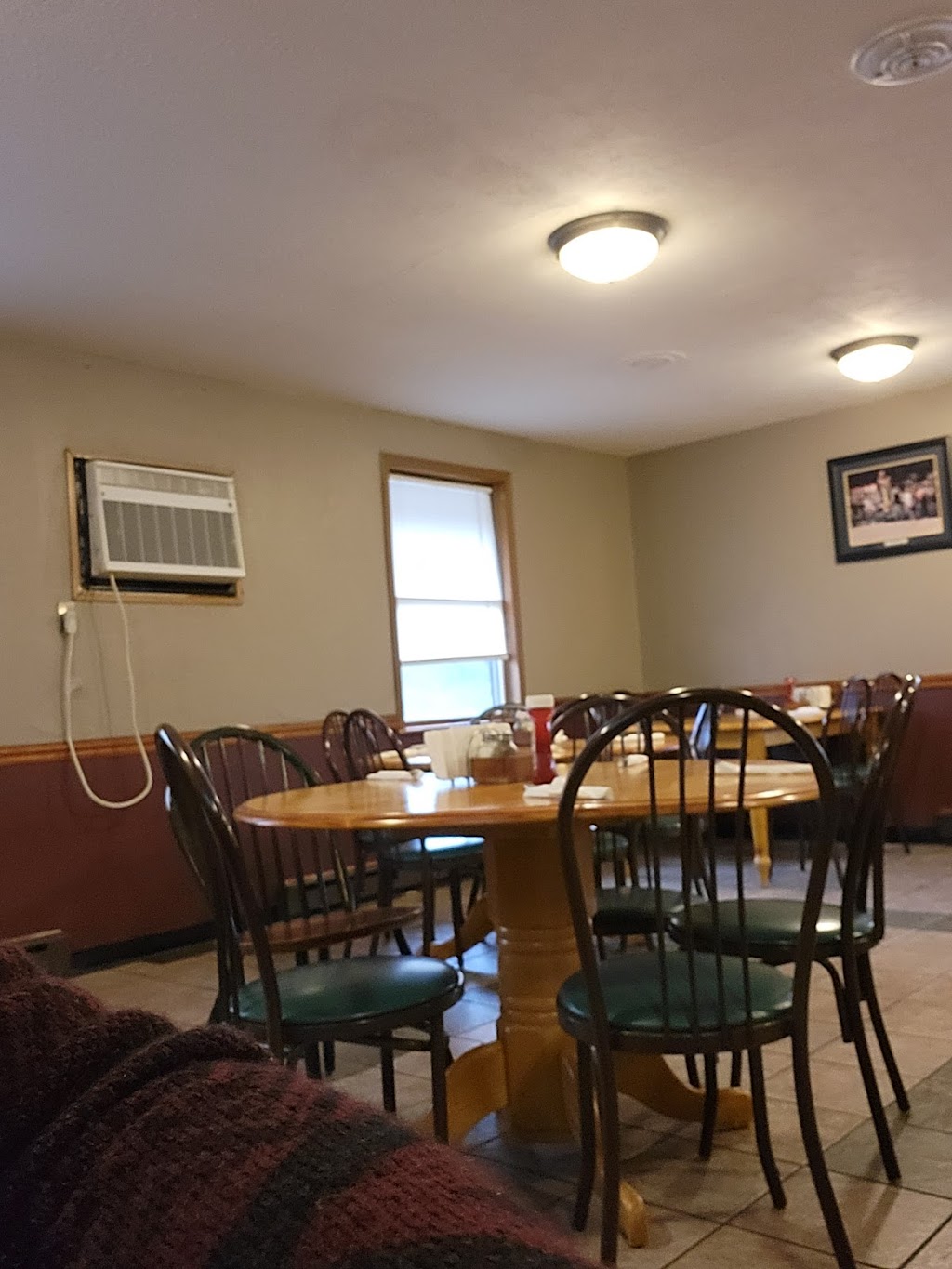 Baskets | restaurant | 508 S Adams St, Versailles, IN 47042, USA | 8127508147 OR +1 812-750-8147