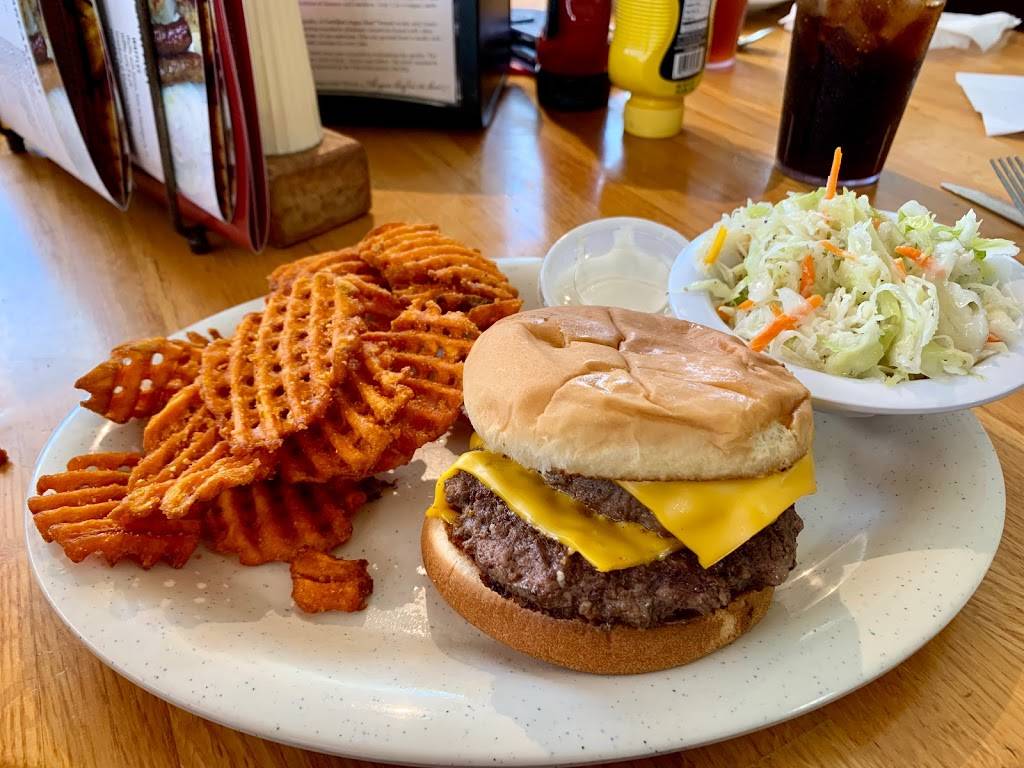 Park-Et Fine Foods | restaurant | 211 S Kingshighway St, Perryville, MO 63775, USA | 5735474147 OR +1 573-547-4147