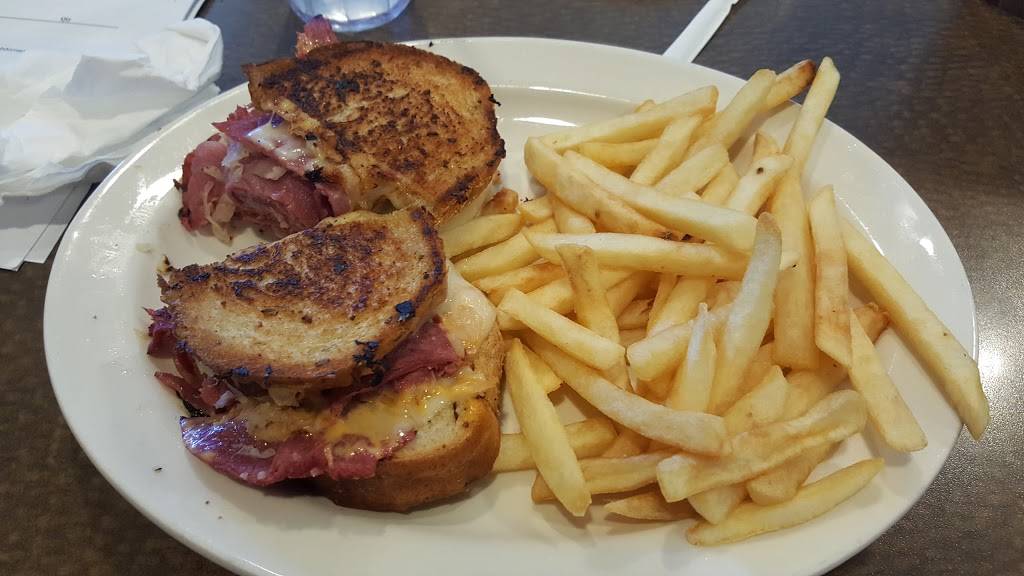 Eatn Park | restaurant | 2675 Oakland Ave, Indiana, PA 15701, USA | 7244652301 OR +1 724-465-2301