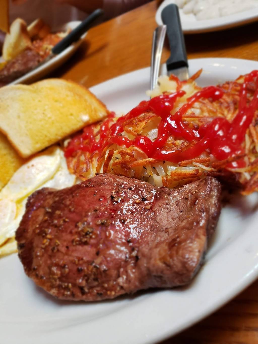 Carver Hangar | restaurant | 16196 Market Rd 39, Damascus, OR 97089, USA | 5036582576 OR +1 503-658-2576