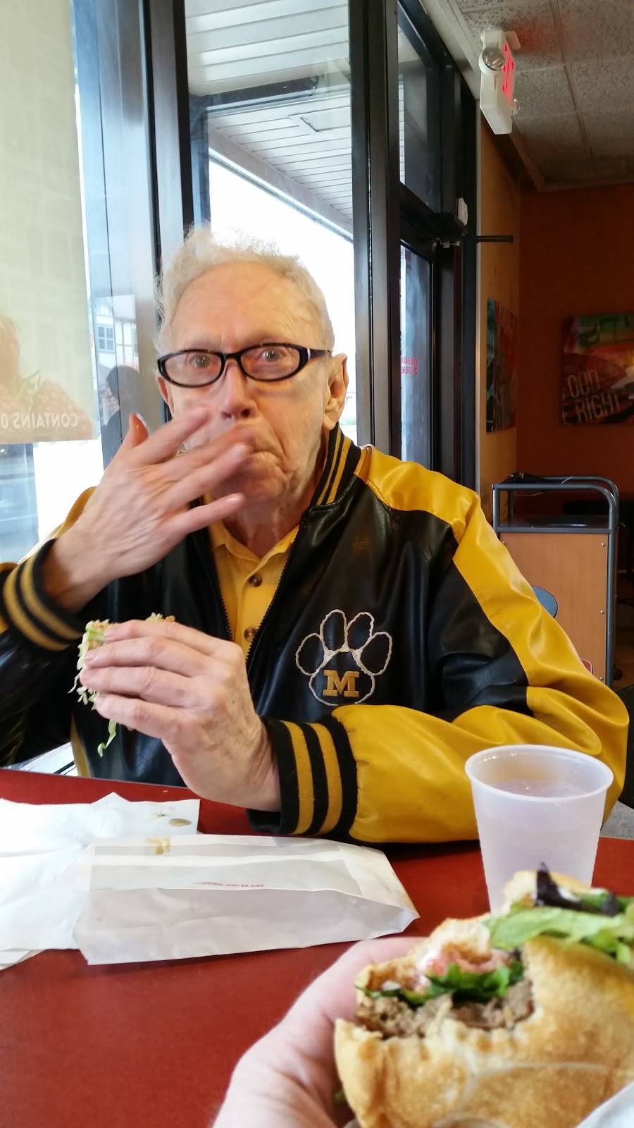 Jack in the Box | restaurant | 2163 S Grand Ave, St. Louis, MO 63104, USA | 3147731553 OR +1 314-773-1553